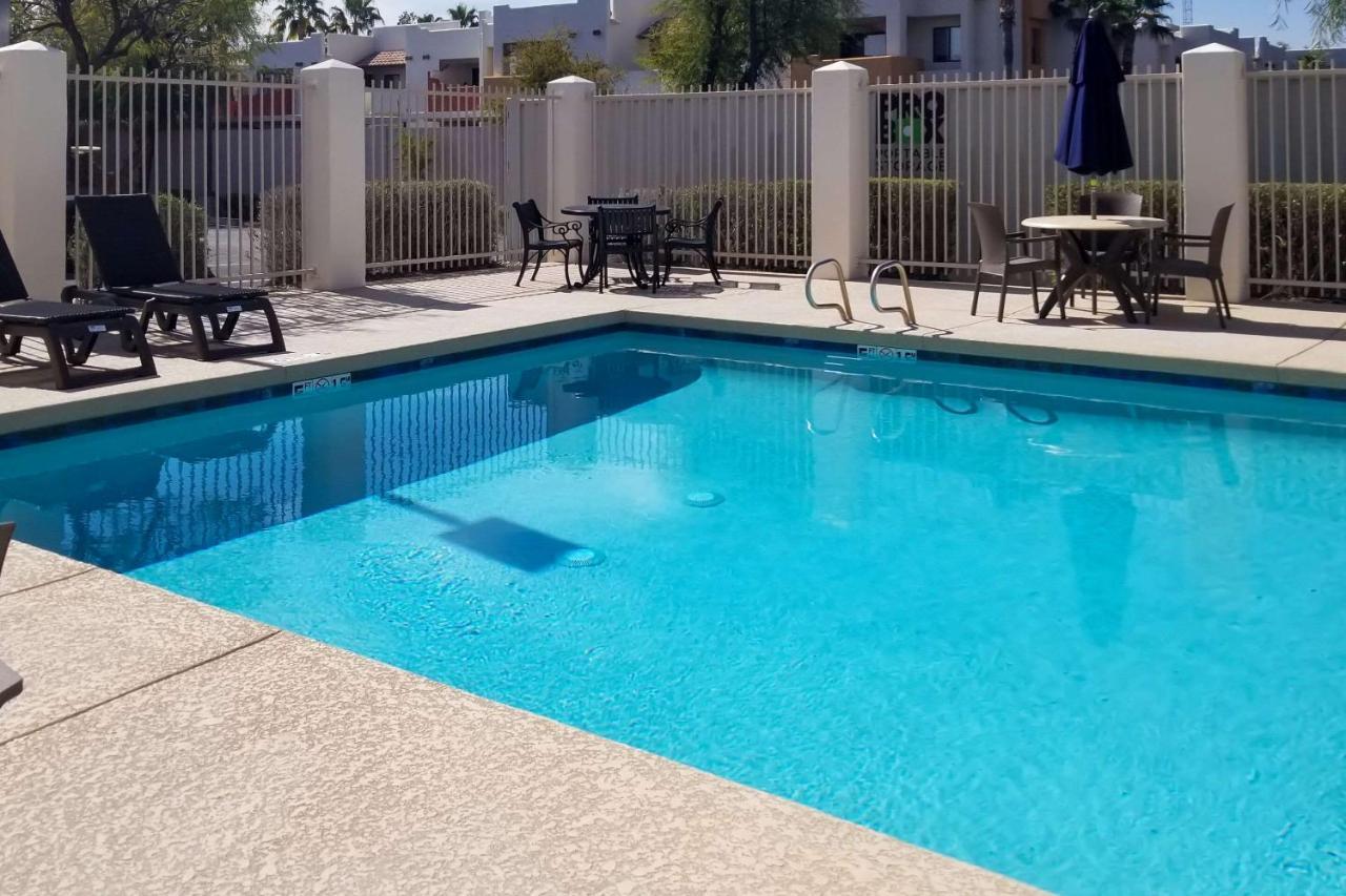 Comfort Inn & Suites Tempe Phoenix Sky Harbor Airport Extérieur photo